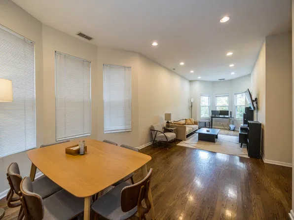 3241 N Southport Ave Unit 2, Chicago, IL 60657