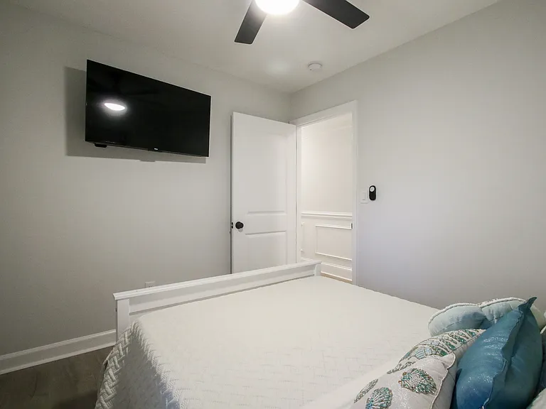 210 Newton Ave — Photo 36