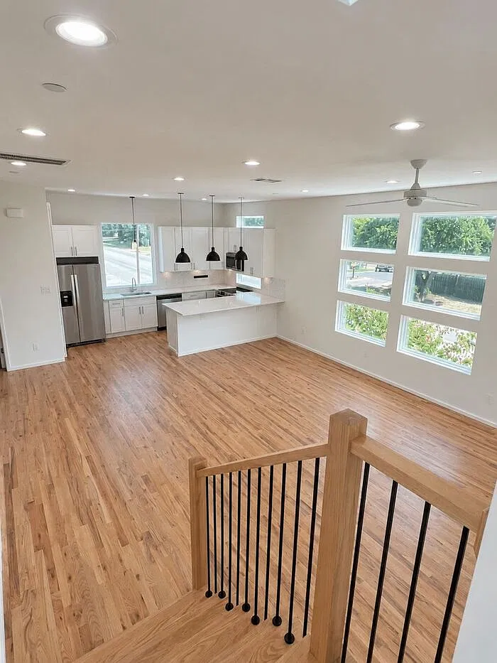 2 bed, 2.5 bath, 1561 sqft, $3,349 — Photo 2