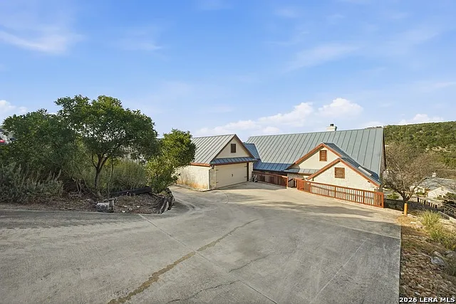 204 Tapatio Dr W — Photo 2