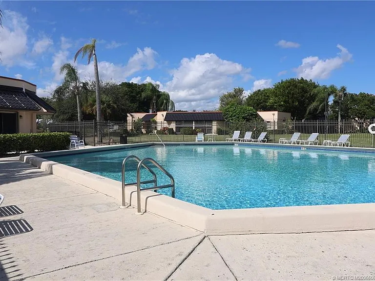 2083 NE Collins Cir #8-90 — Photo 11