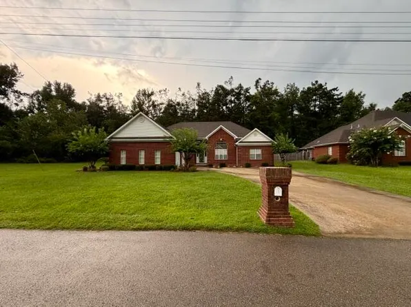 112 Oakleigh Dr, Booneville, MS 38829