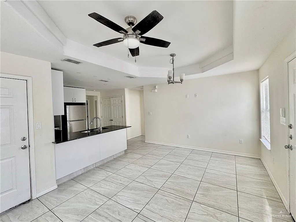 3 bed, 2.0 bath, 1050 sqft, $1,195 — Photo 4