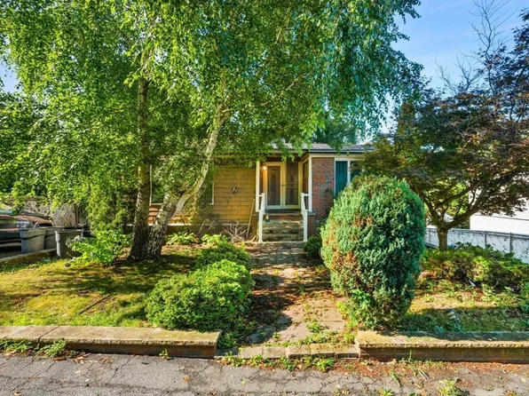 22 Hanson Rd, Saugus, MA 01906