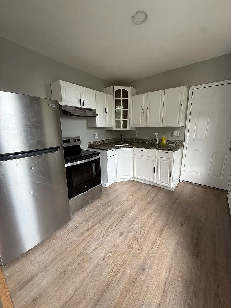 8 Emmons Place — Photo 2