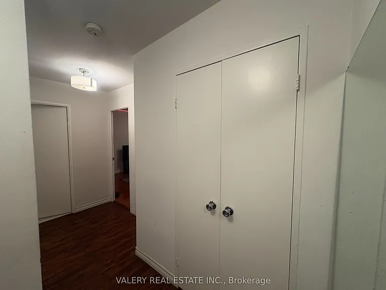 31 Four Winds Dr #708 — Photo 3