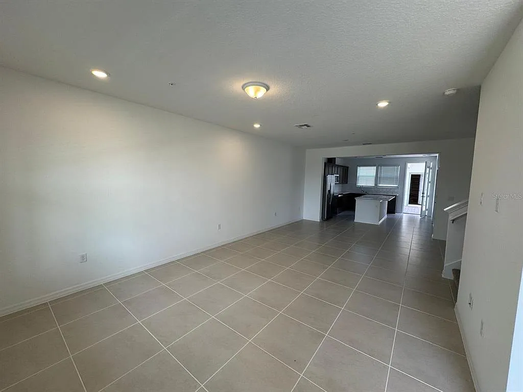 3 bed, 2.5 bath, 1652 sqft, $2,600 — Photo 3