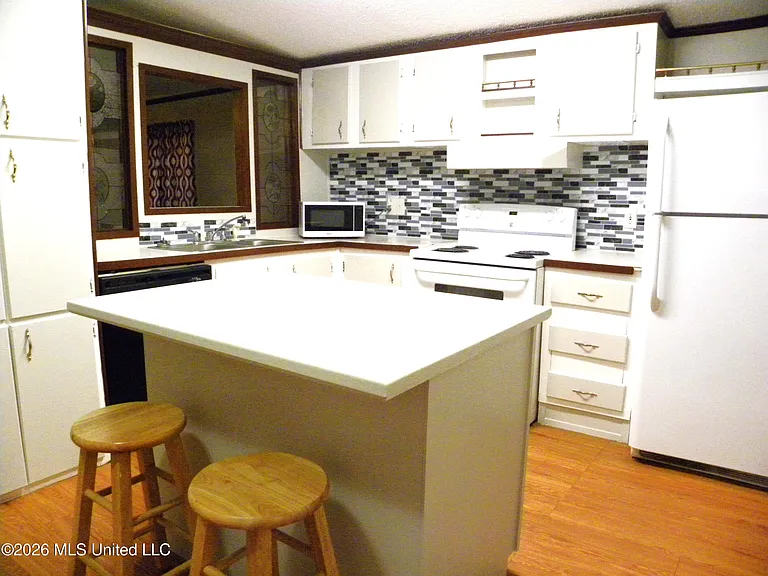18265 Robin Oaks Dr — Photo 12