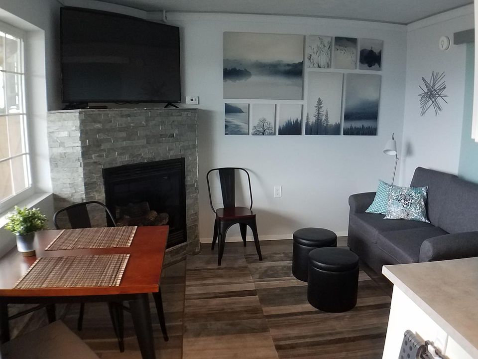 Living area with kitchenette