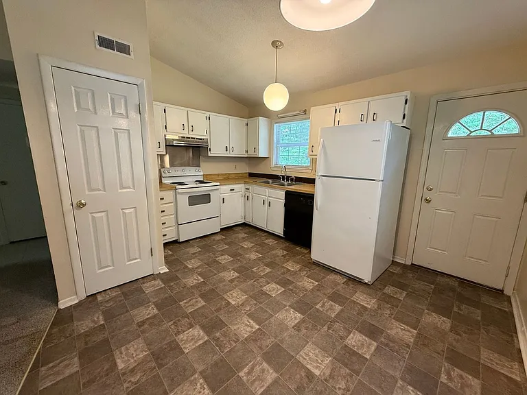 107 Twinwood Ct — Photo 5