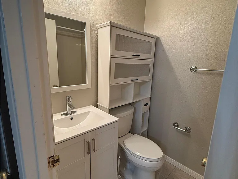 509 Avondale Ln — Photo 12