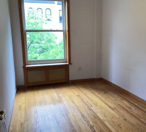 3rd image of 131 W 80th St #3A