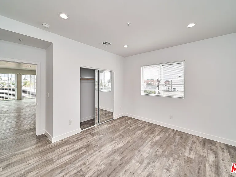 601 1/2 W 41st Pl — Photo 15