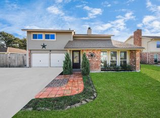 601 E Castle Harbour Dr, Friendswood, TX 77546