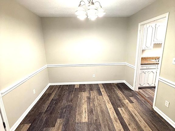 4th image of 2060 Rexford Rd