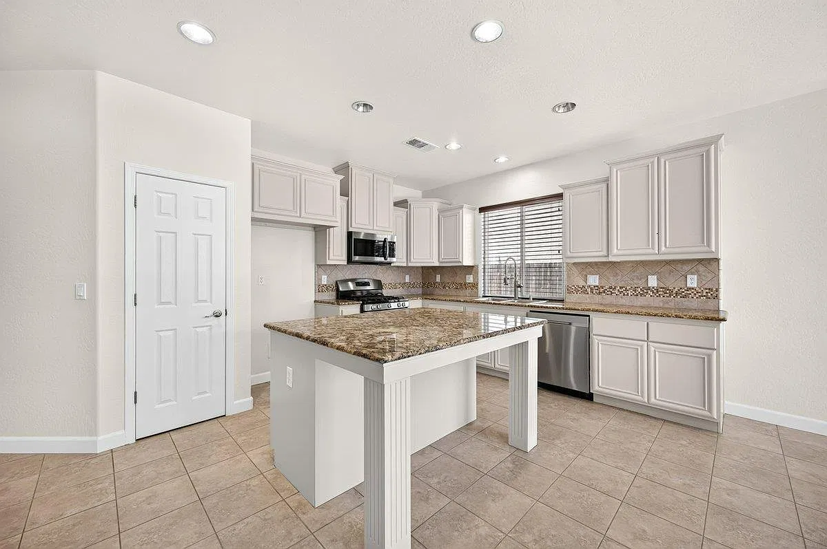 3 bed, 1540 sqft, $2,495 — Photo 2