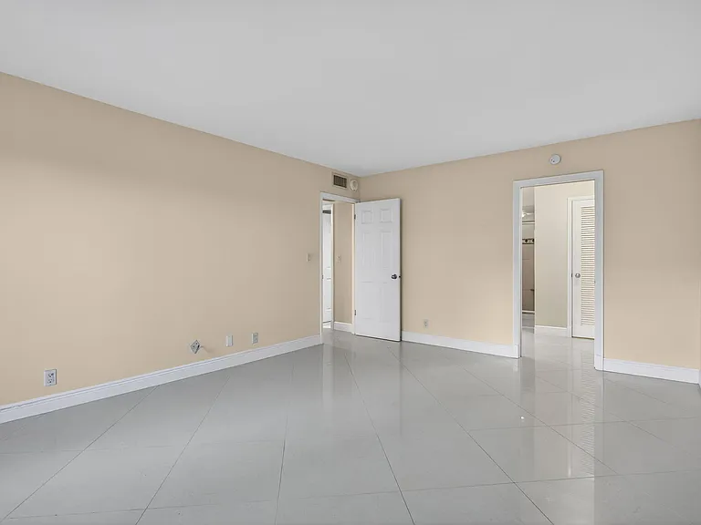 405 N Ocean Blvd #208 — Photo 16