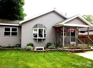 922 Chambers St, South Haven, MI 49090