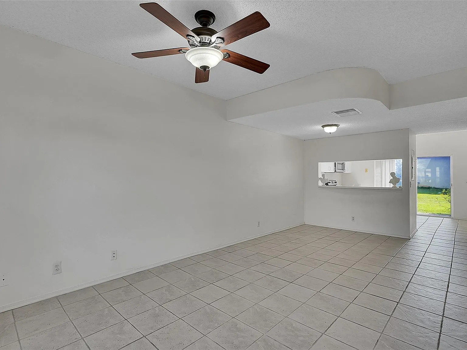 2 bed, 1.5 bath, 1110 sqft, $2,650 — Photo 4
