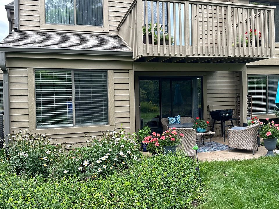 2nd image of 931 Shoreline Rd