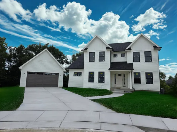 835 Avon Ct, Glen Ellyn, IL 60137