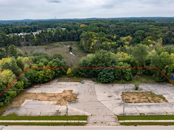 1015 W Fulton St, Waupaca, WI 54981