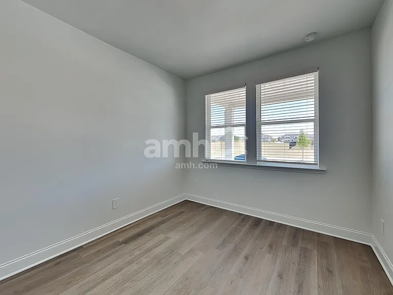 618 Grohmann Path — Photo 12