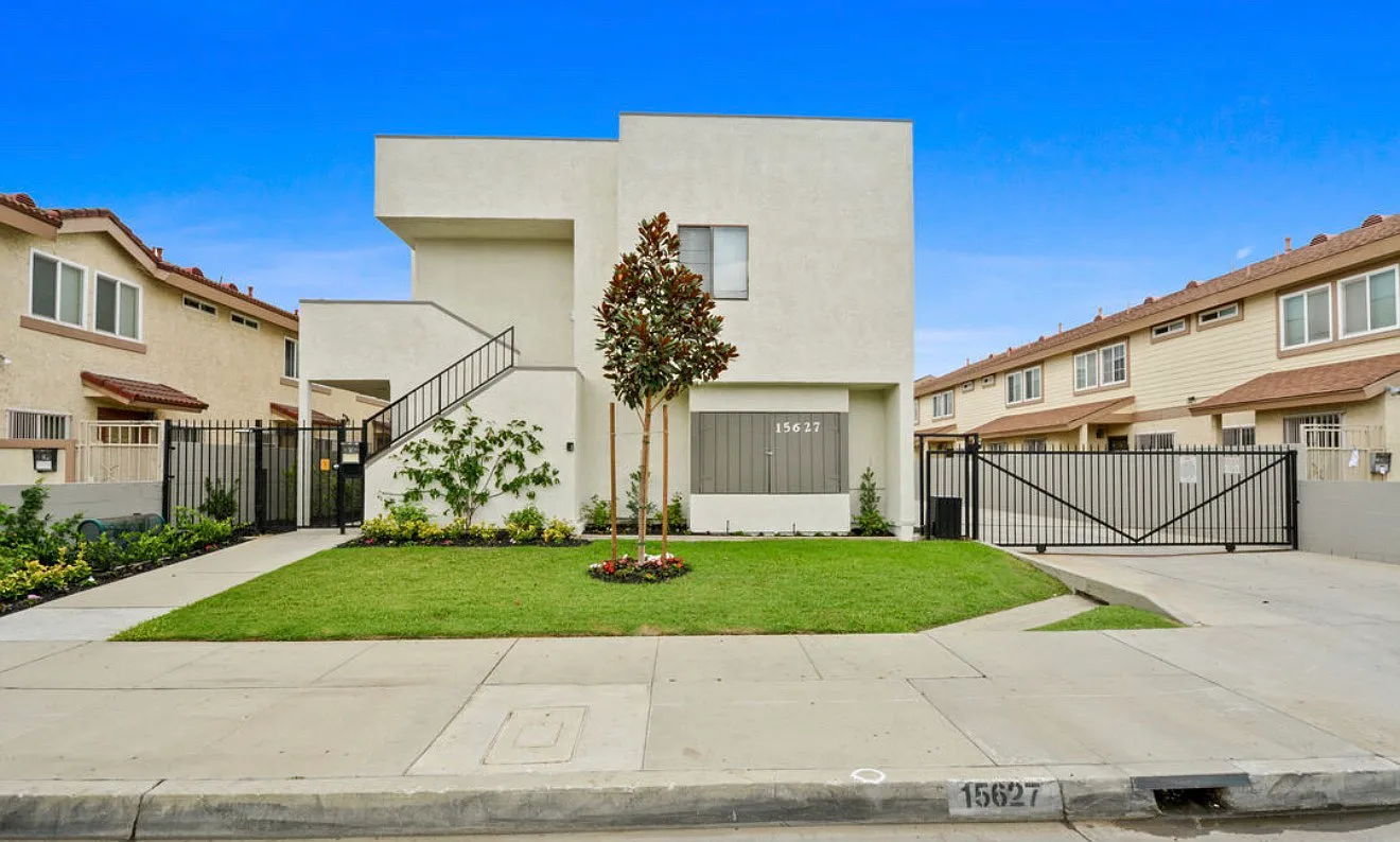 2 bed, 775 sqft, $2,500 — Photo 1