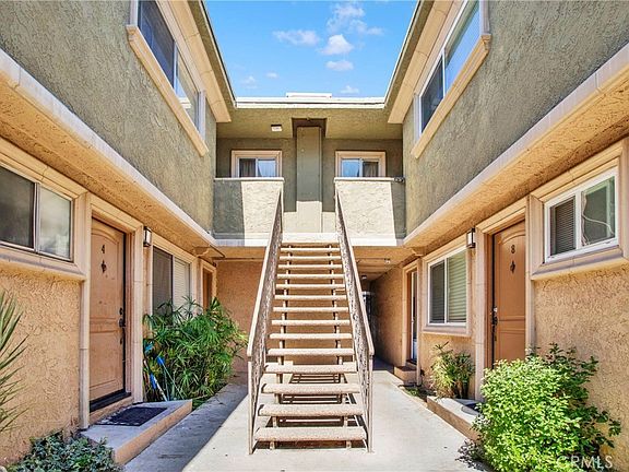 3rd image of 20203 Cohasset St Unit 4