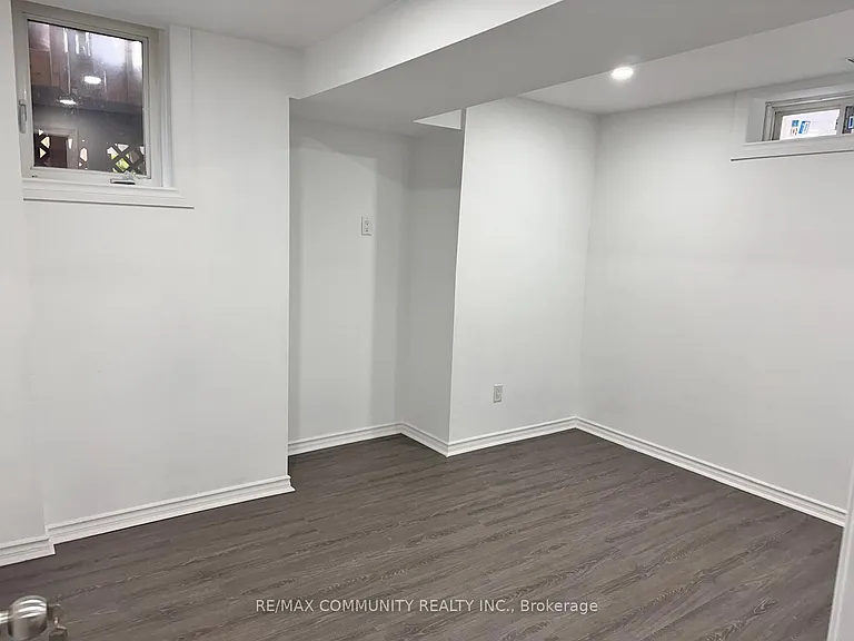 18 Hearth Pl — Photo 15