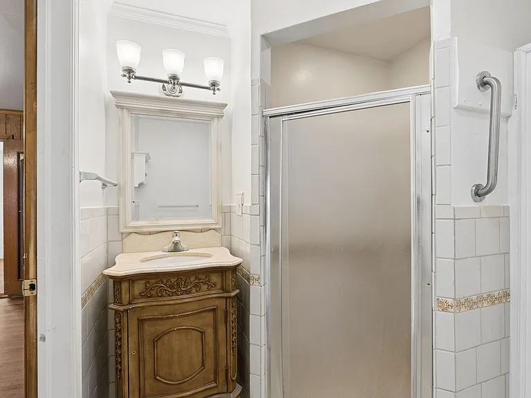 1108 Larchmont Ln — Photo 28