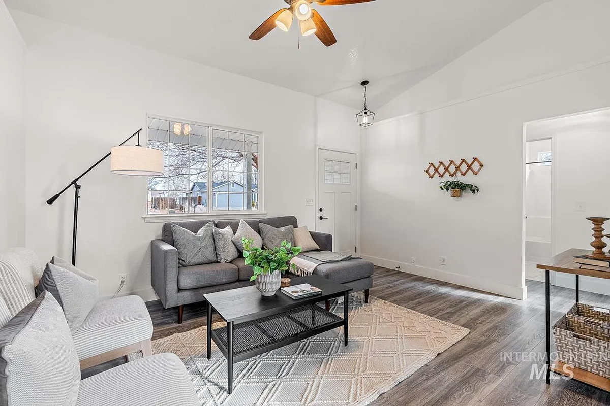 Building Photo - 1463 W Ryegrass Ct