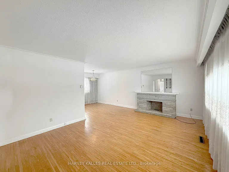 214 Dixon Rd — Photo 2