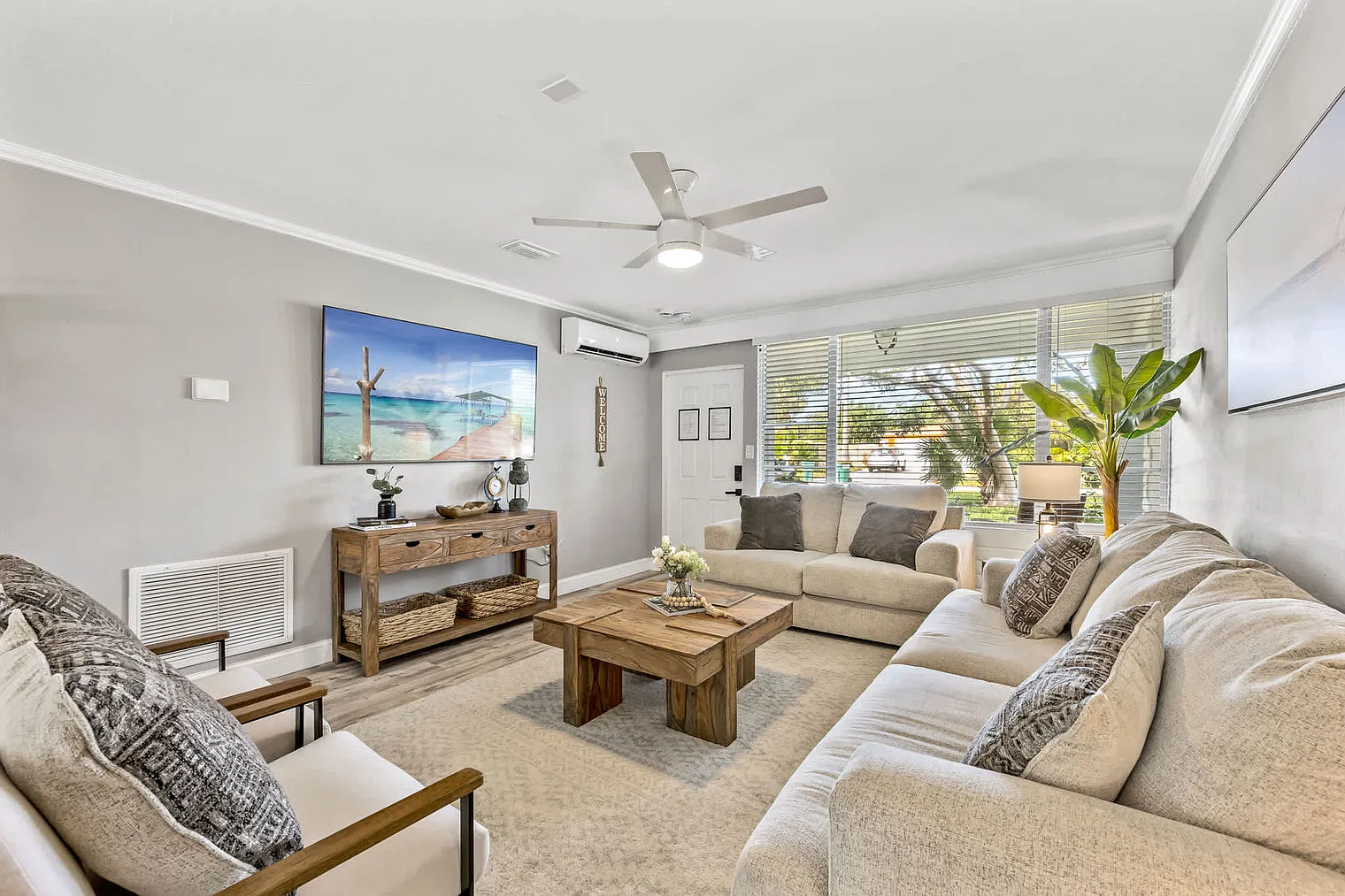 3 bed, 2.0 bath, 1410 sqft, $7,708 — Photo 3