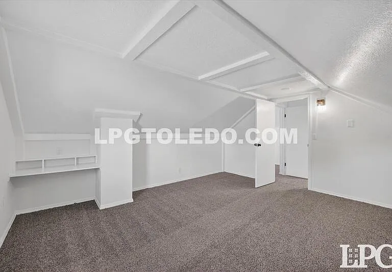 921 Berry St — Photo 31