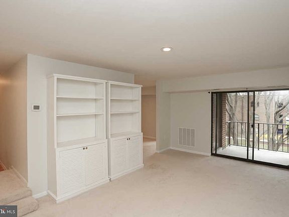 3rd image of 18 Silverwood Cir APT 9