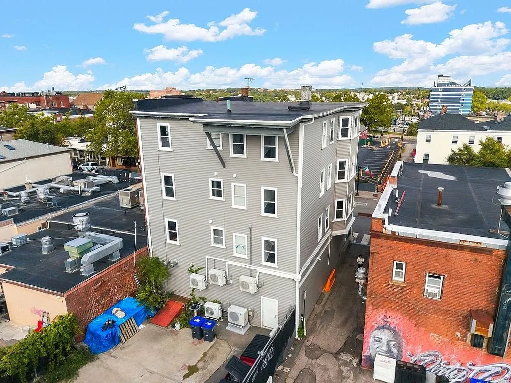 3 bed, 1.0 bath, 871 sqft, $2,000 — Photo 3