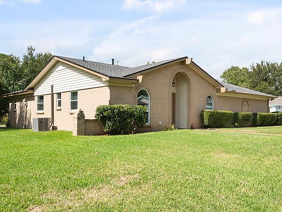 3rd image of 2017 Hurstview Dr