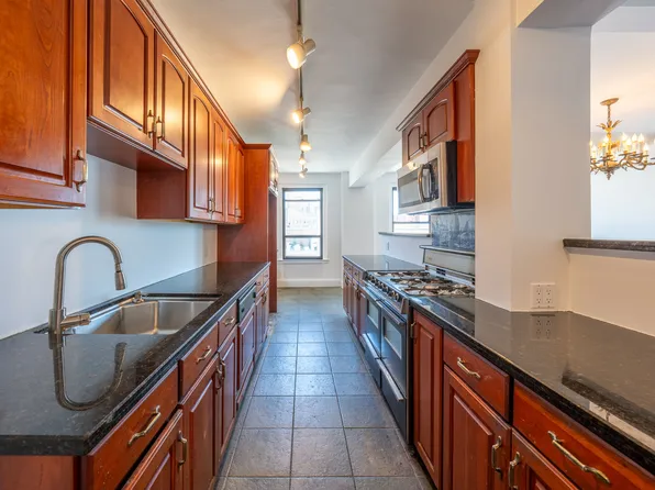 327 Central Park West image 15 of 24