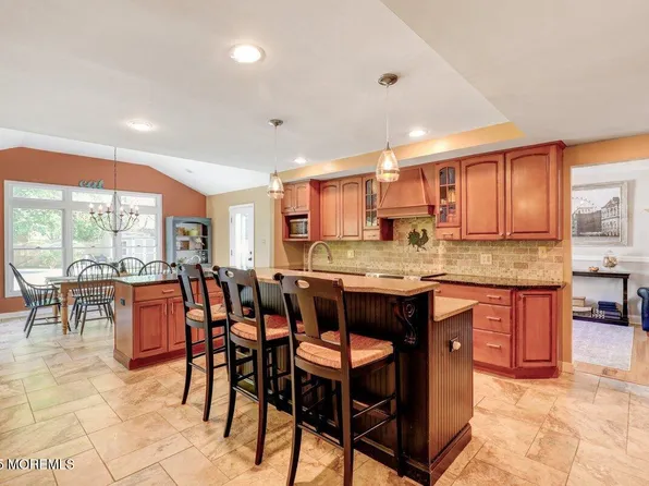 21 Devon Drive, Manalapan, NJ 07726