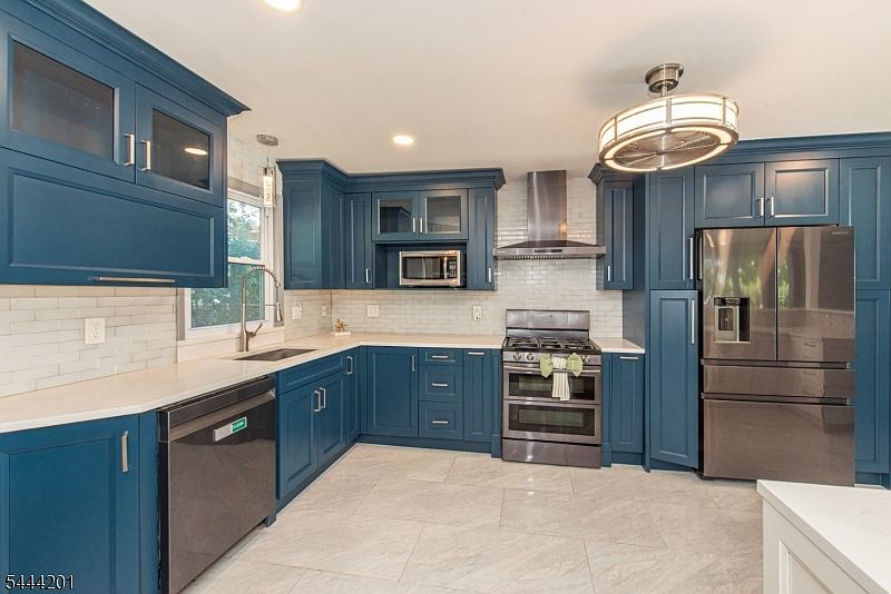 1st image of 388 Irving Ave