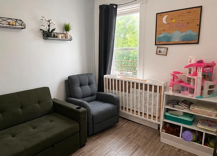 82 Laidlaw Ave — Photo 1
