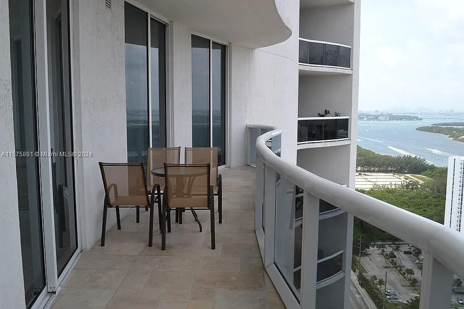 Building Photo - 15901 Collins Ave #2705