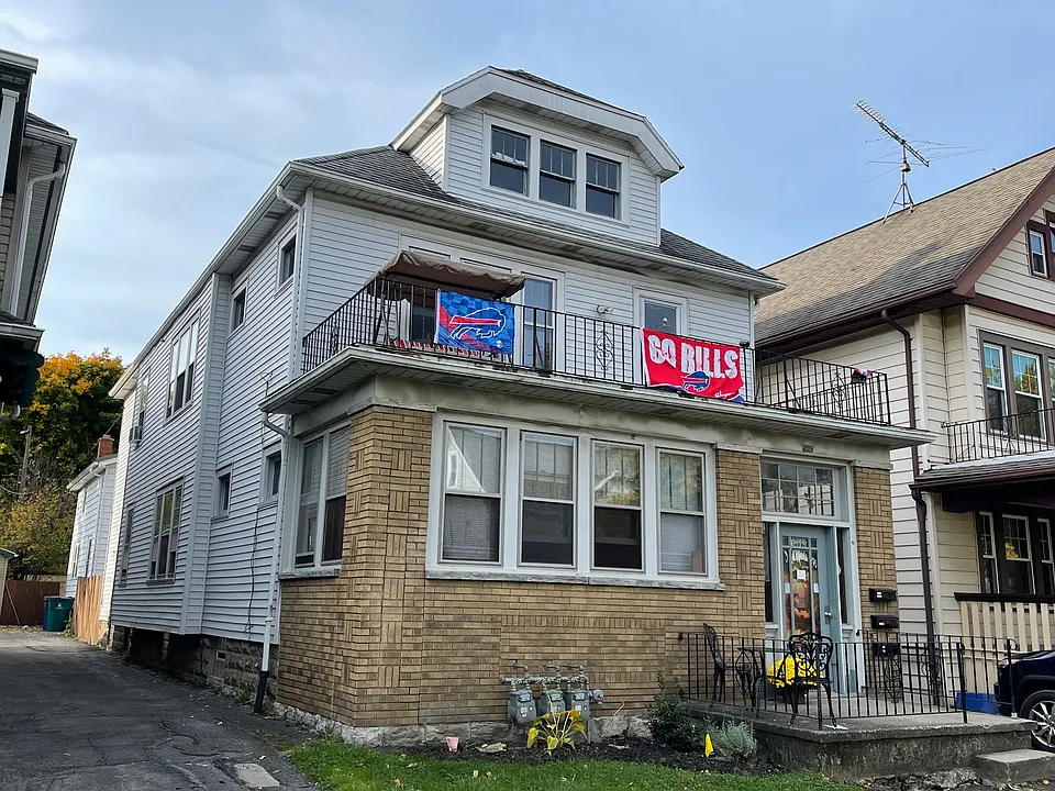 560 Linden Ave #1