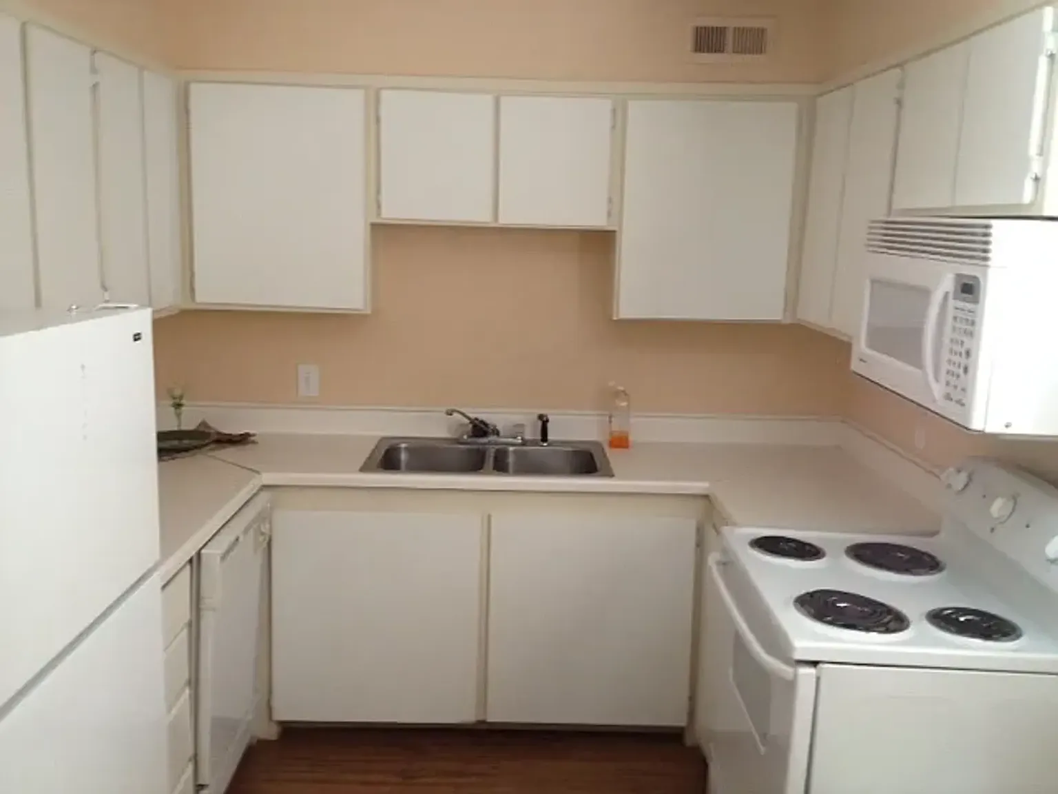 Candlewood Apartments — Photo 3