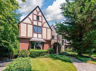 4 Mirrielees Cir, Great Neck, NY 11021