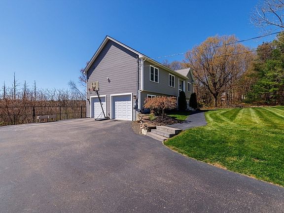 4th image of 1 Sherry Ln