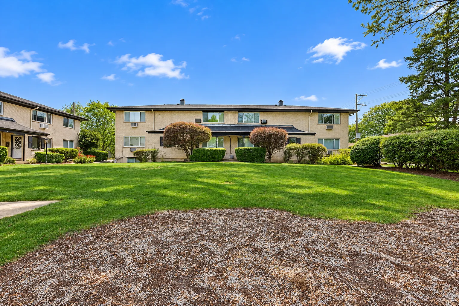 235 E Palatine Rd — Photo 1