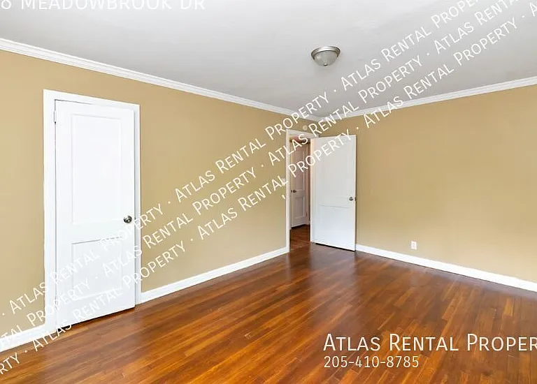 928 Meadowbrook Dr — Photo 2