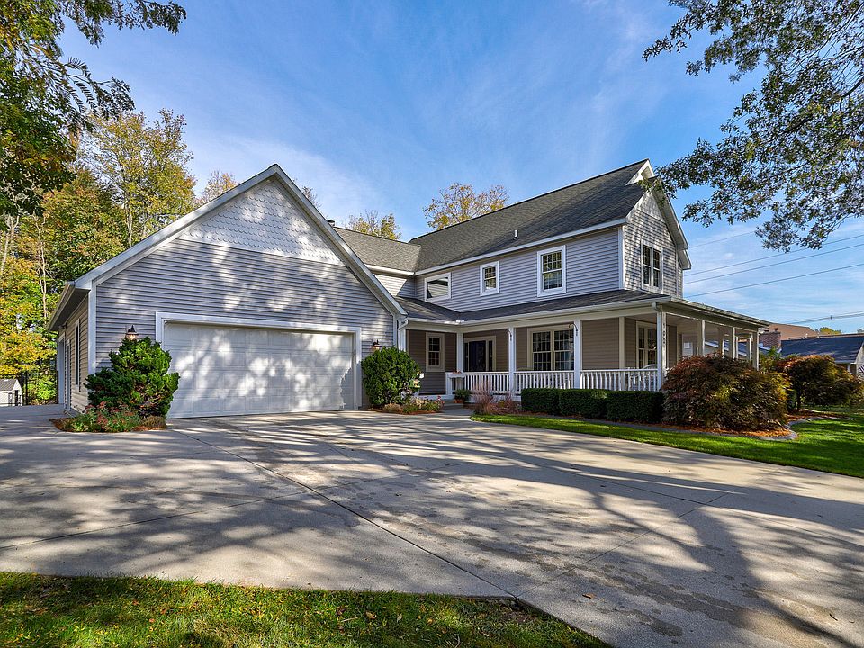 1st image of 1021 Oak Ln